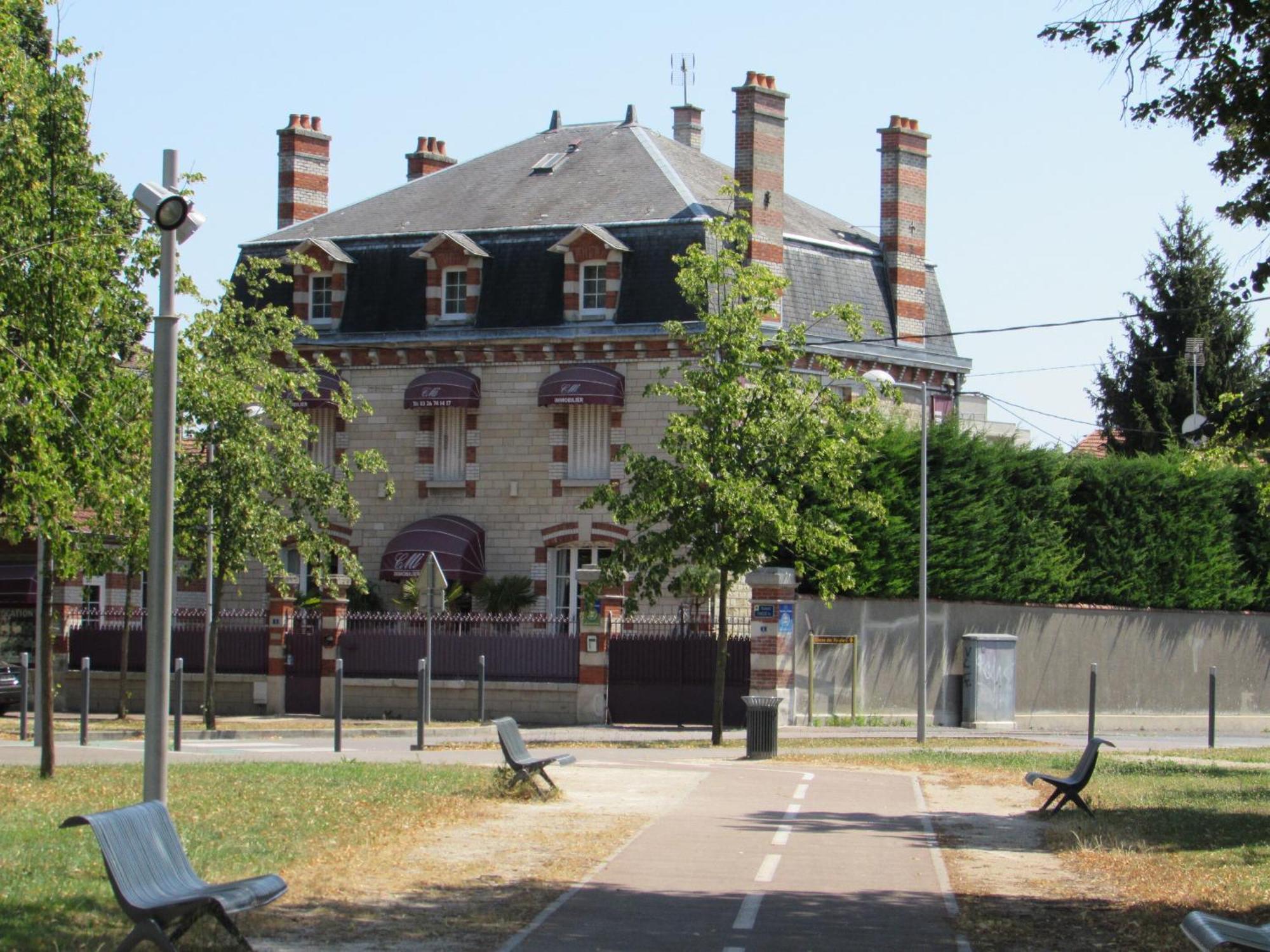 Manoir Francois 1Er Hotel Vitry-le-Francois Exterior photo